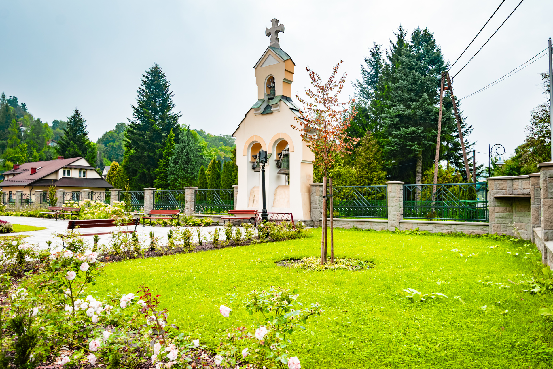 kosciolzewnatrzdzien (3)