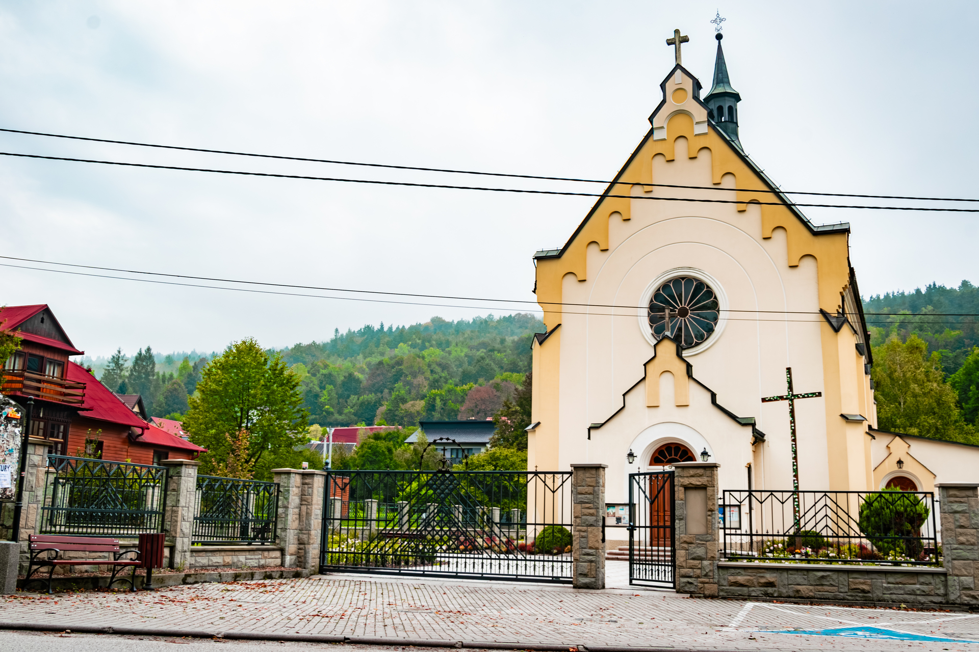 kosciolzewnatrzdzien (56)