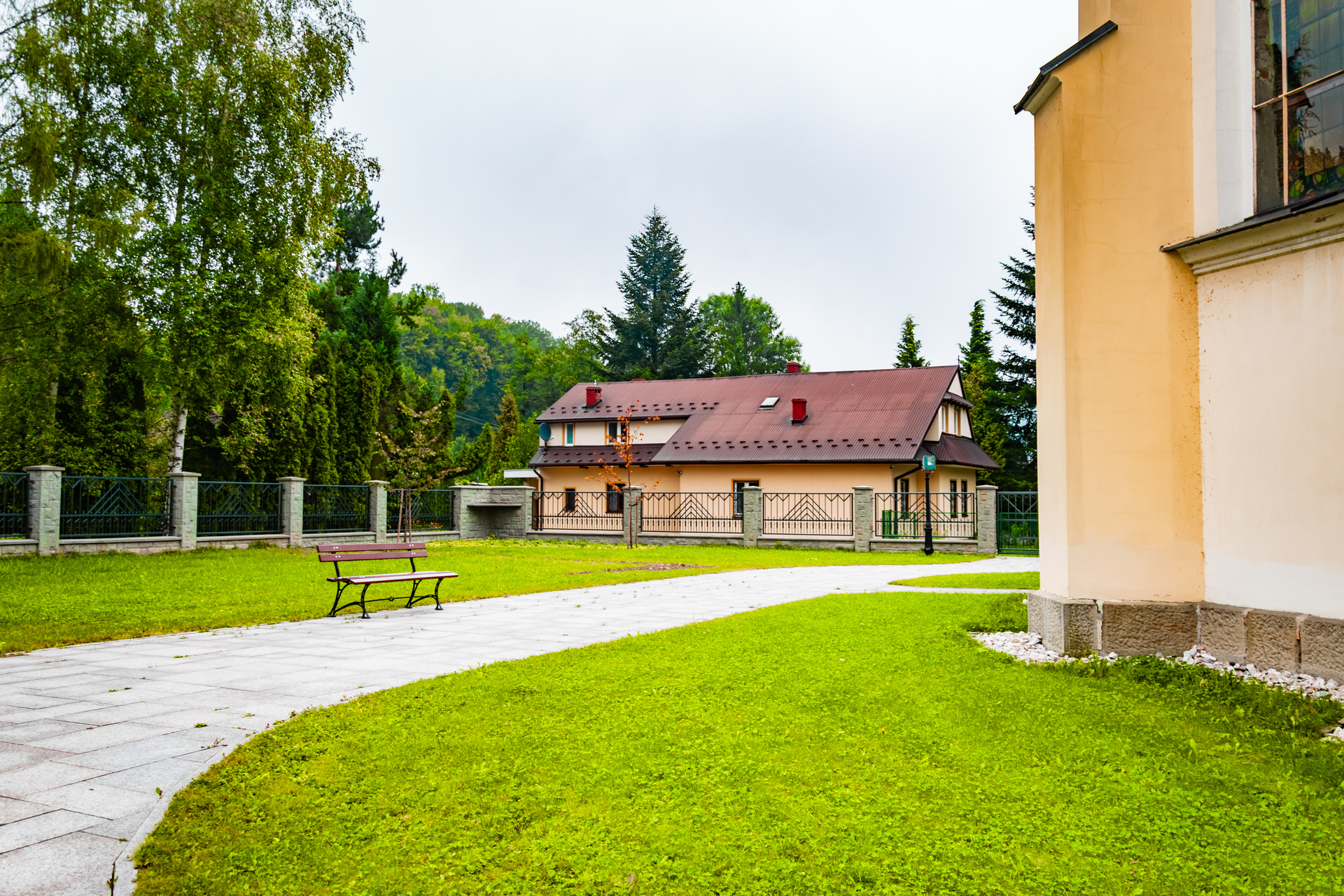 kosciolzewnatrzdzien (48)