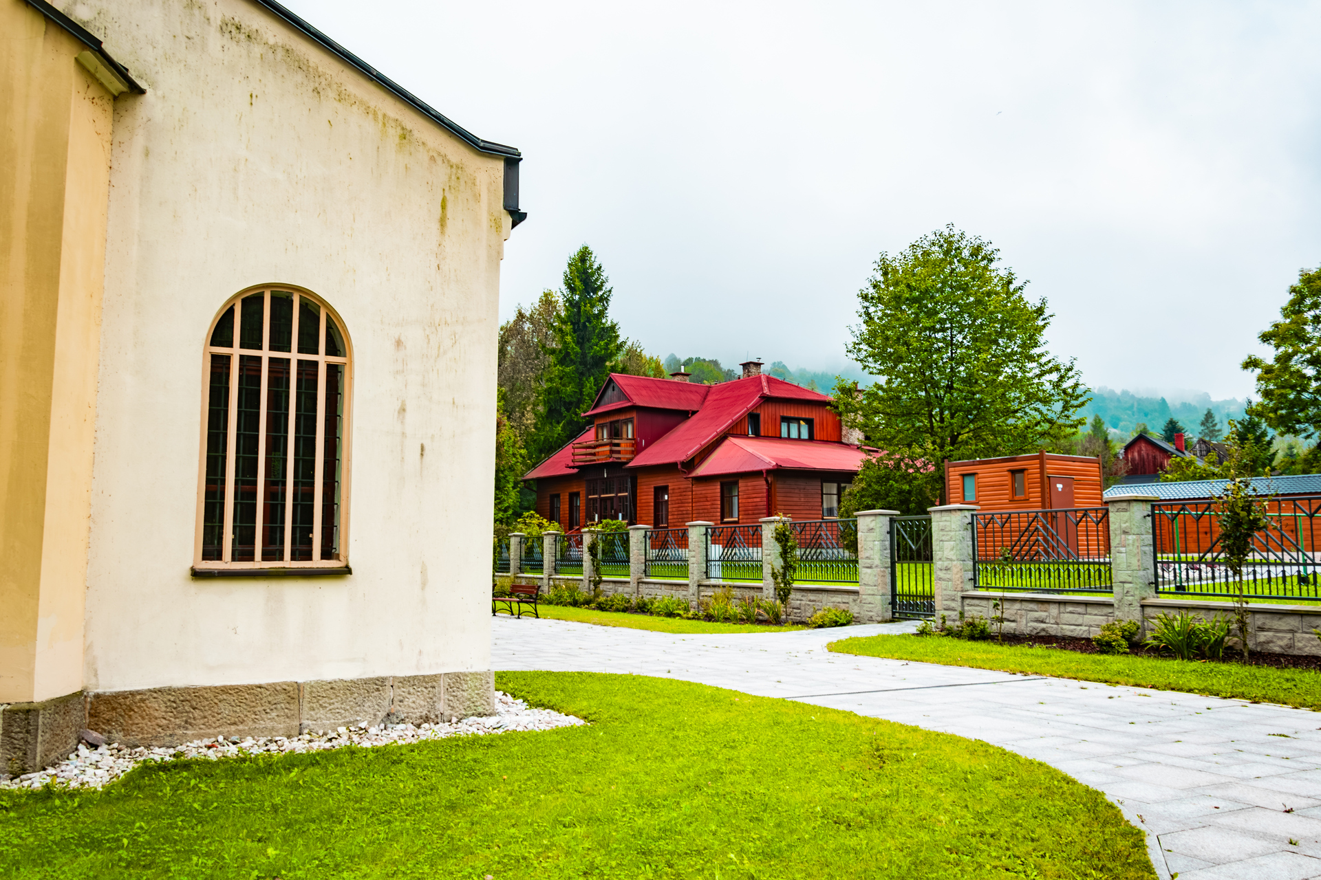 kosciolzewnatrzdzien (43)