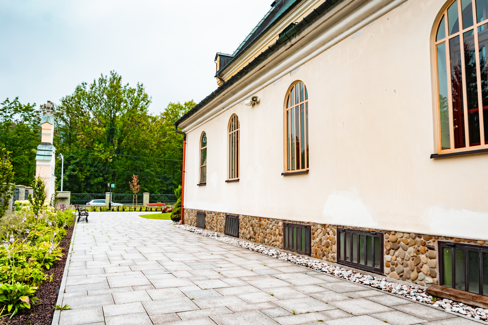 kosciolzewnatrzdzien (40)