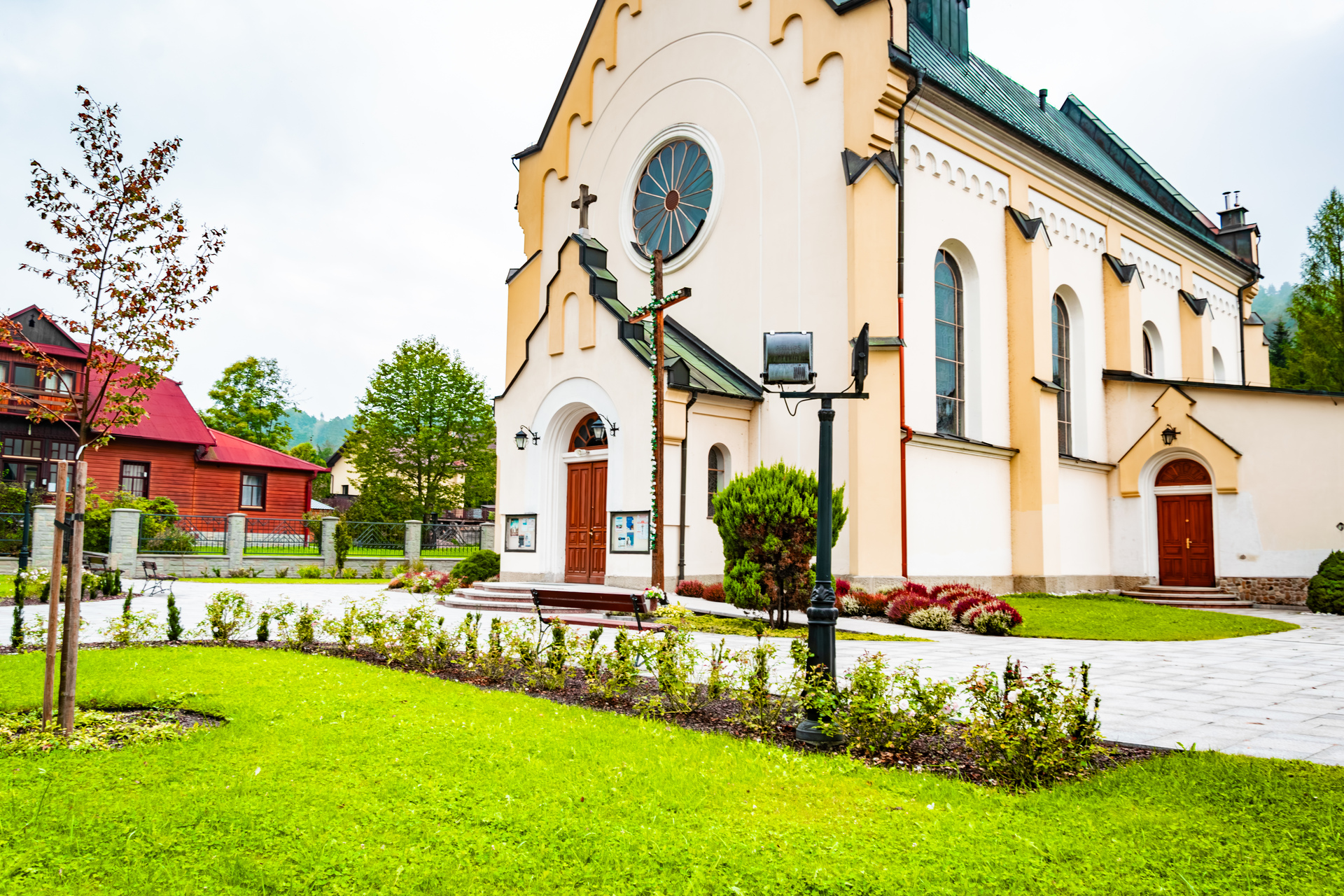 kosciolzewnatrzdzien (29)
