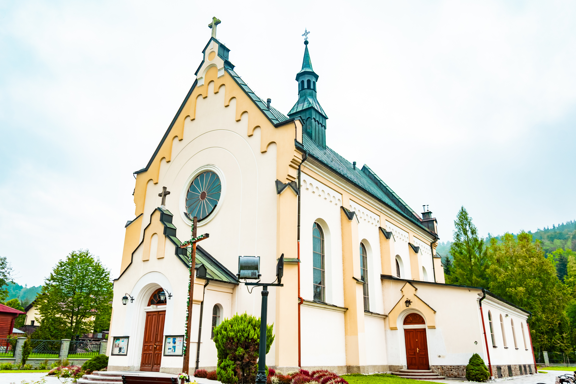 kosciolzewnatrzdzien (30)